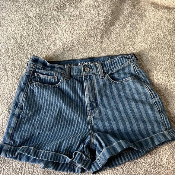 American eagle shorts- hardly worn - Picture 3 of 3